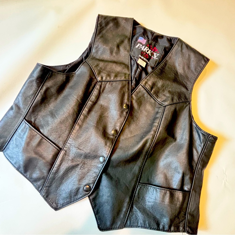 Vintage Park V Leather Vest Size 20 L-XL Black Snaps Biker Made In USA Excellent